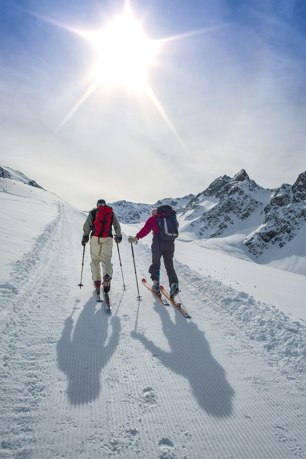 Quels sont les meilleurs circuits pour une randonnée en haute montagne dans les Pyrénées, France?